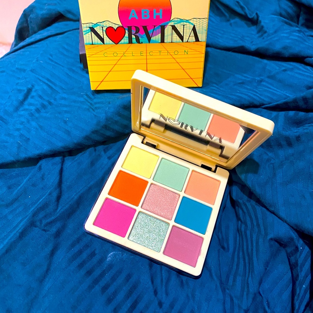 Norvina eyeshadow pallet , brand new, never been used